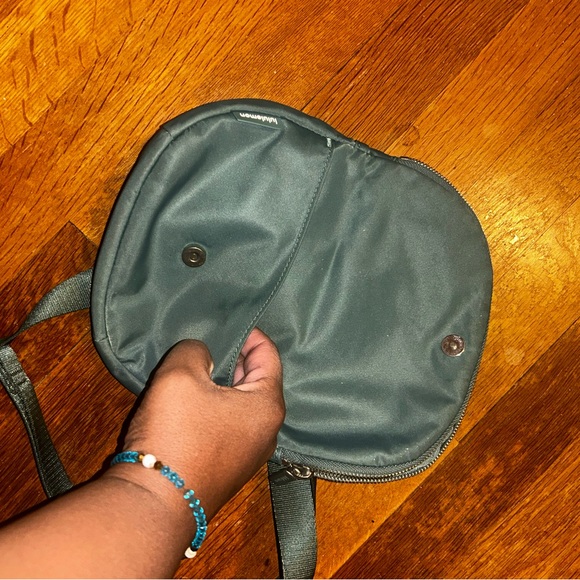 lululemon athletica forest green Crossbody Bag. All Night Festival Bag
Micro 2L - Picture 6 of 9
